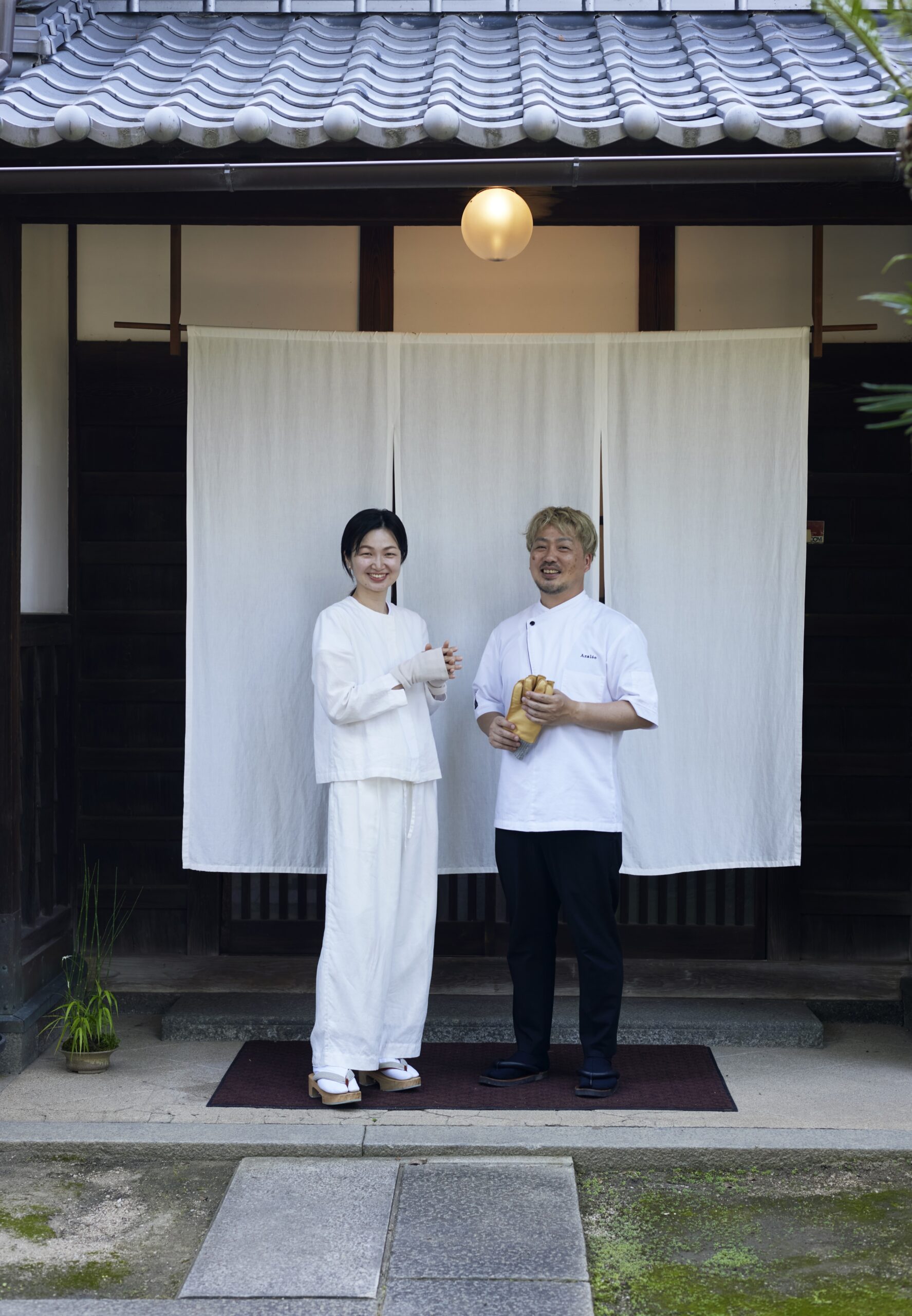 We are French restaurant owners, with Cowhide Cuffs, with URUOSU.